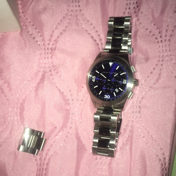 Micheal Kors Watch - Picture 2 of 5